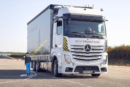 Daimler Abbiegeassistent Notbremsassistent Lkw