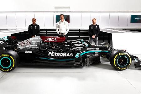 Hamilton - Wolff - Bottas - Mercedes W12