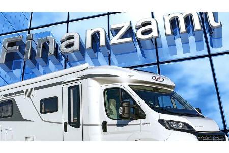 Wohnmobil vor Finanzamt Wohnmobil vor Finanzamt