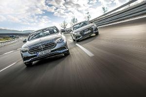 Große Hybrid-Limos im Duell