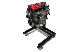 Potenter Motor mit Kabelbaum in der Kiste