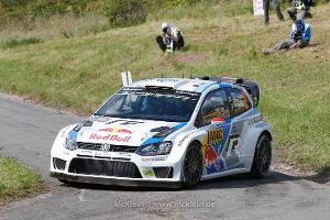 Ogier fliegt ab, Latvala führt