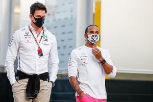 Hamilton lässt Zukunft offen