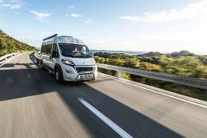 Winterfester Peugeot-Campingbus
