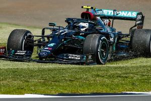 Mercedes versteckt sich