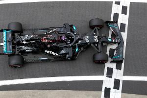 Hamilton trotz Dreher auf Pole