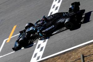 Hamilton schlägt Bottas