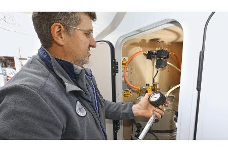 Einbau Gasflaschen-Umschaltanlage