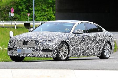 Jaguar XF LWB Erlkönig