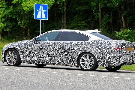 Jaguar XF LWB Erlkönig