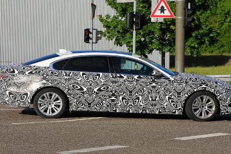Jaguar XF LWB Erlkönig