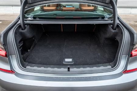 BMW 330e, Interieur