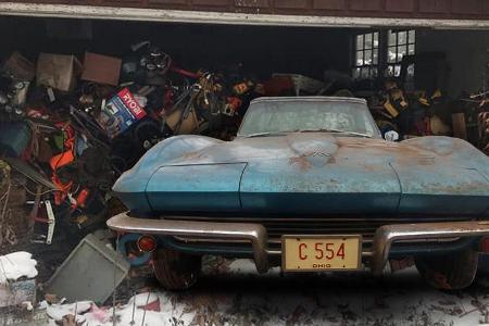 Corvette unter Müllhaufen gefunden