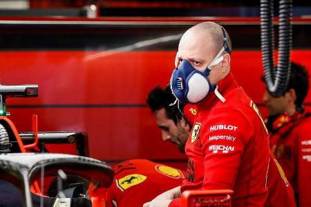 Ferrari-Mechaniker - Corona - F1-Test Barcelona 2020