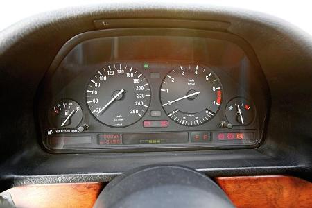 BMW Alpina B11 3.5, Rundinstrumente