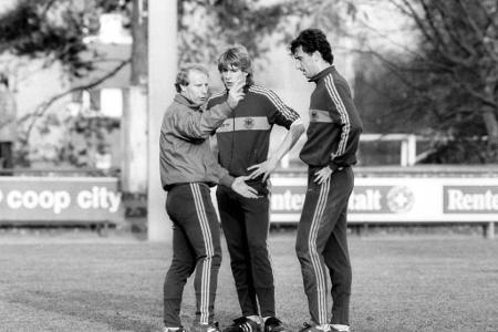 Von 1979 – 1990 sammelte Vogts dann erste Erfahrungen an der Seitenlinie und arbeitete unter anderem als Trainer der deutsch...