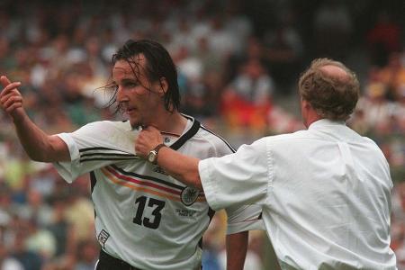 Ein Grund dafür war, dass seine Spieler nur zu selten so schwer wie hier Jens Jeremies zu bremsen waren...