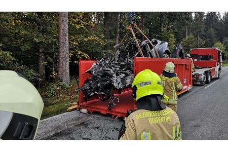 E-Autos nach Feuer-Unfällen