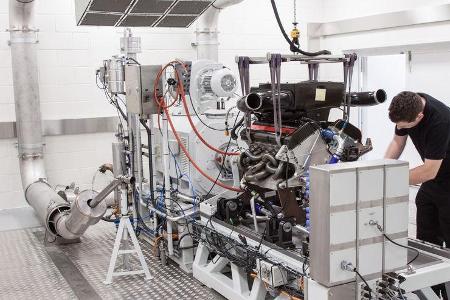 Zu den angebotenen Dienstleistungen gehören neben der Überprüfung auf Echtheit auch Neuaufbauten von Motoren. Dafür wurde ei...