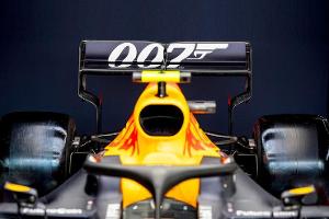 RB15 im James-Bond-Look