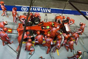 Formel 1 diskutiert über Nachtanken