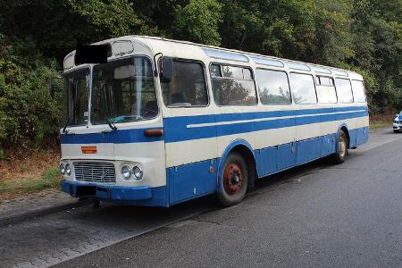 Reisebus als Auto-Transporter - Polizei Kaiserslautern - 2019