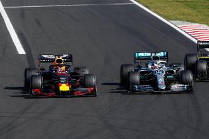 Ferrari hilft Hamilton zum Sieg