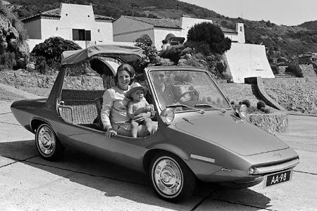 Königin Beatrix ist hier in einem DAF Kini zu sehen. Die niederländische Königsfamilie besaß auch einen Fiat 850 Spiagetta.
