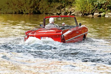 Für das Amphicar sind zwei Führerscheine nötig: einer zu Lande, einer fürs Wasser.