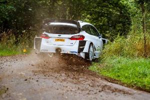 Valtteri Bottas testet Rallye-Auto