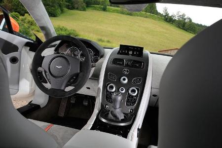 Aston Martin V12 Vantage S, Cockpit