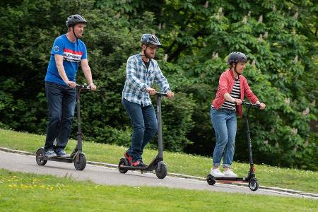 E-Scooter Elektro Tretroller Test Vergleich BMW X2 City Metz Moover Xiaomi M365 Moovi Ninebot ES2