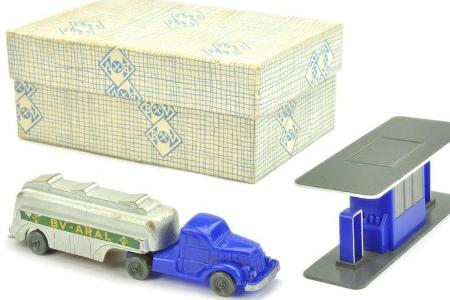 BV-Aral-Tankwagen White mit Tankstelle