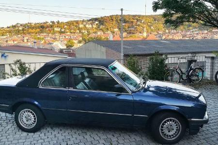 Das Fahrzeug wurde in Lazurblau-Metallic neu lackiert.