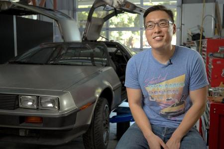 Elektrischer DeLorean driftet autonom