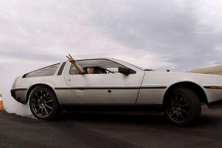 Elektrischer DeLorean driftet autonom