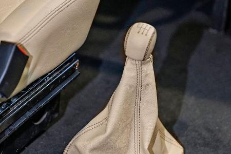 Im Prototyp noch nicht realisiert, soll der Schaltknauf künftig für den Wohnbetrieb automatisch im Boden versinken – damit e...
