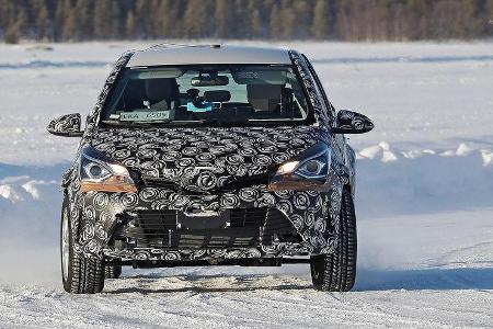 Toyota Yaris SUV Muletto Erlkönig