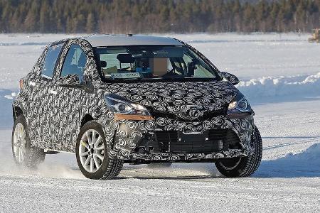Toyota Yaris SUV Muletto Erlkönig