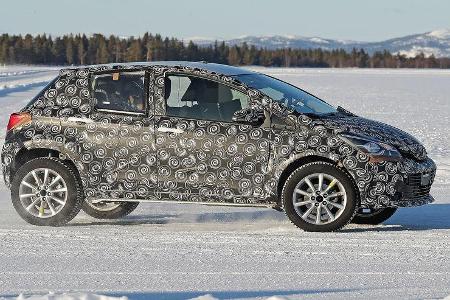 Toyota Yaris SUV Muletto Erlkönig