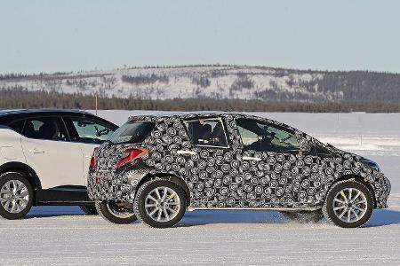 Toyota Yaris SUV Muletto Erlkönig