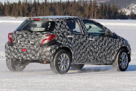 Toyota Yaris SUV Muletto Erlkönig