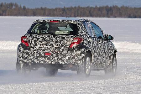 Toyota Yaris SUV Muletto Erlkönig