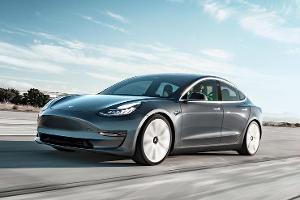 Tesla-Modelle von Behörde untersucht