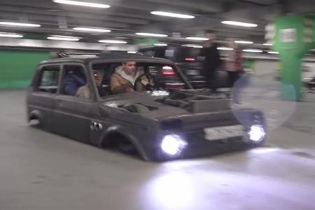 Lada Niva tiefergelegt Iling Show Russland