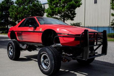 1984er Pontiac Fiero Custom Coupe