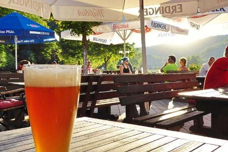 südlicher Pfälzerwald Biergarten am Clausensee