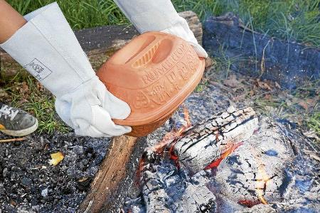 Spielzeug für Feuer Teufel: Verletzen Sie sich nicht und benutzen Sie die richtigen Utensilien, damit Sie sich nicht verbren...