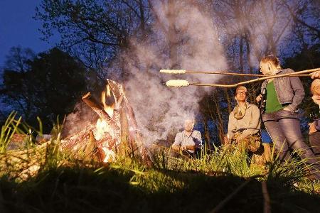 Ein solcher Kochabend am Lagerfeuer ist ein tolles Erlebnis für Puristen und Genießer.