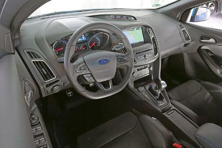 Ford Focus RS, Cockpit